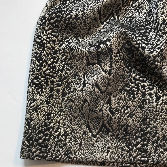 Gold Metallic Abstract Skirt - Picture 4 of 8